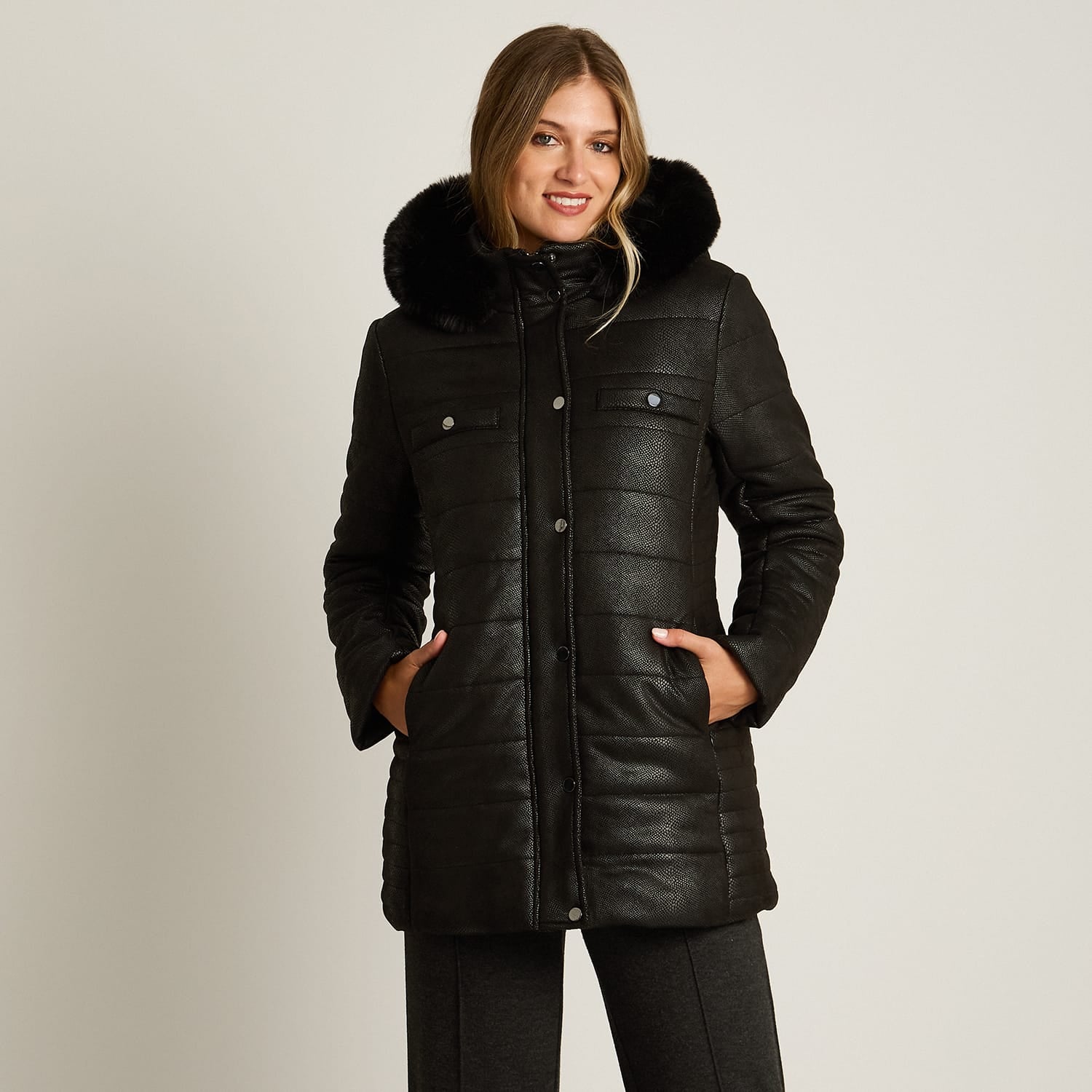 Parka Negro Manga Larga Elasticidad Nula Con Forro Calce Normal Tela Plano